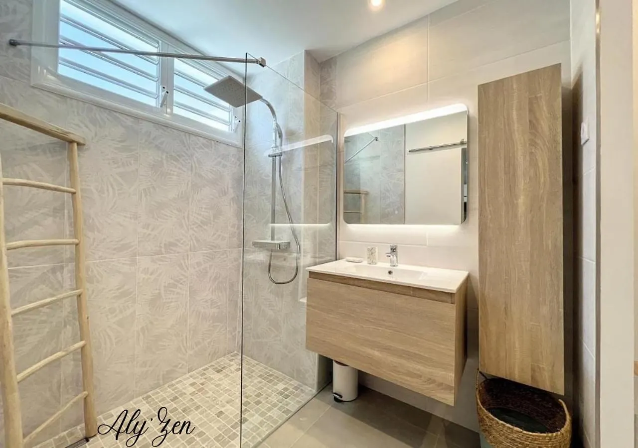 Studio De Charme - Aly'Zen - Magnifique Vue Mer, Les Pieds Dans L'Eau Le Moule Apartamento